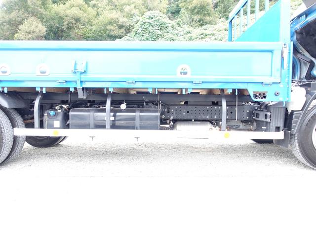 キャンター 　５８５番　積載３．５ｔ　総重量６９５５ｋｇ　荷台床鉄板張り　ワイド超ロング　平ボディー　ＥＴＣ　キーレス　左電動格納ミラー　車検証サイズ６８２幅２２３高２３０　荷台内寸５０１×２０８（13枚目）