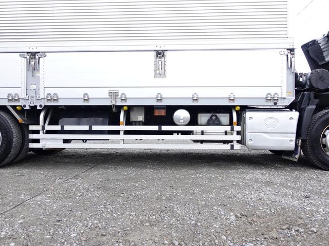 クオン 471番 積載13.8t 大型 アルミウイングアルミウィング キーレス 左電動格納ミラー 左右電動角度調整ミラー バックカメラ 後輪エアサス ベット 車検証サイズ1198×249高377 荷台内寸962×241高247(16枚目)