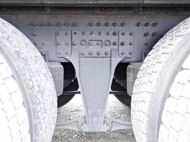 クオン 471番 積載13.8t 大型 アルミウイングアルミウィング キーレス 左電動格納ミラー 左右電動角度調整ミラー バックカメラ 後輪エアサス ベット 車検証サイズ1198×249高377 荷台内寸962×241高247(17枚目)