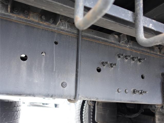 クオン 471番 積載13.8t 大型 アルミウイングアルミウィング キーレス 左電動格納ミラー 左右電動角度調整ミラー バックカメラ 後輪エアサス ベット 車検証サイズ1198×249高377 荷台内寸962×241高247(18枚目)