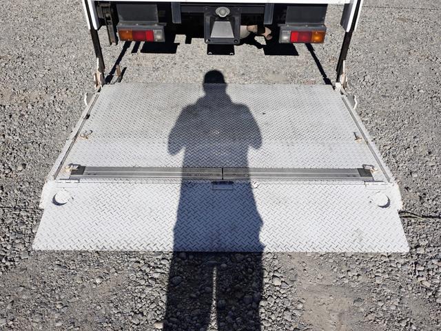 キャンター ３５７番　垂直パワーゲート　－３０度　低温冷蔵冷凍　積載１ｔ　総重量４１０５ｋｇ　標準キャブ　ショートボディー　ＥＴＣ　左右電動格納ミラー　左右電動角度調整ミラー　集中ドアロック有　バックカメラ　車検証サイズ４９４×１８８高２６５　荷台内寸３１０×１７３高１７１（15枚目）