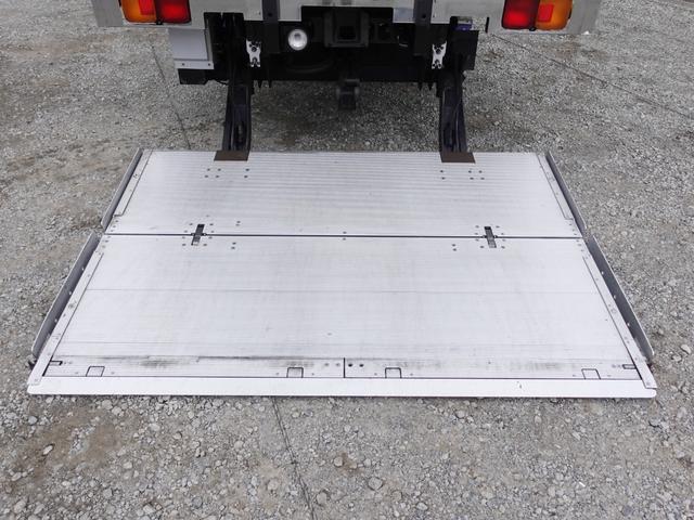 ヒノレンジャー ３０８番　積載２７５０ｋｇ　格納パワーゲート１ｔ　ワイド　－３０度　低温　冷蔵冷凍　ＥＴＣ　左電動格納ミラー　バックカメラ　集中ドアロック有り　ベット　車検証サイズ８７６×２４８高３４４　荷台内寸６３５×２３１高２２１（12枚目）