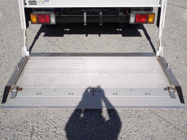 エルフトラック ３９０番　４ＷＤ　標準キャブ　ショート　スタンバイ　冷蔵冷凍　－５度　垂直パワーゲート６００ｋｇ　積載１０５０ｋｇ　総重量４４７５ｋｇ　キーレス　荷台床ステンレス張り　車検証サイズ４９５×１８８高２６６　荷台内寸３０８×１７３高１７１（11枚目）