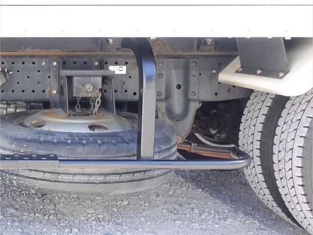 エルフトラック ３９０番　４ＷＤ　標準キャブ　ショート　スタンバイ　冷蔵冷凍　－５度　垂直パワーゲート６００ｋｇ　積載１０５０ｋｇ　総重量４４７５ｋｇ　キーレス　荷台床ステンレス張り　車検証サイズ４９５×１８８高２６６　荷台内寸３０８×１７３高１７１（16枚目）