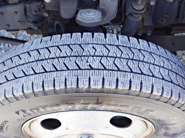 エルフトラック ３９０番　４ＷＤ　標準キャブ　ショート　スタンバイ　冷蔵冷凍　－５度　垂直パワーゲート６００ｋｇ　積載１０５０ｋｇ　総重量４４７５ｋｇ　キーレス　荷台床ステンレス張り　車検証サイズ４９５×１８８高２６６　荷台内寸３０８×１７３高１７１（18枚目）