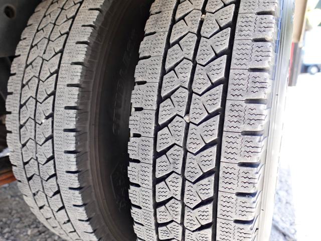 エルフトラック ３９０番　４ＷＤ　標準キャブ　ショート　スタンバイ　冷蔵冷凍　－５度　垂直パワーゲート６００ｋｇ　積載１０５０ｋｇ　総重量４４７５ｋｇ　キーレス　荷台床ステンレス張り　車検証サイズ４９５×１８８高２６６　荷台内寸３０８×１７３高１７１（19枚目）