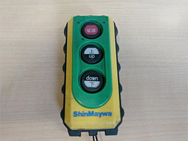 ヒノレンジャー ３６３番　後輪エアサス　積載２４５０ｋｇ　跳上パワーゲート１ｔ　ワイド　アルミウイングアルミウィング　左電動格納ミラー　集中ドアロック有り　ベット　車検証サイズ８７５×２４９高３５２　荷台内寸６２７×２４１高２４０（9枚目）