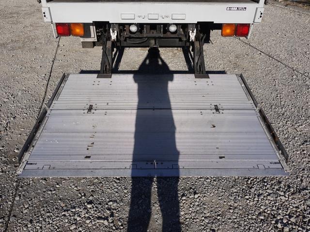 フォワード 　３２２番　後輪エアサス　格納パワーゲート１ｔ　ワイド　アルミバン　積載２８５０ｋｇ　ＥＴＣ　キーレス　左電動格納ミラー　バックカメラ　車検証サイズ８０１×２４７高３３２　荷台内寸６００×２３７高２３１（9枚目）