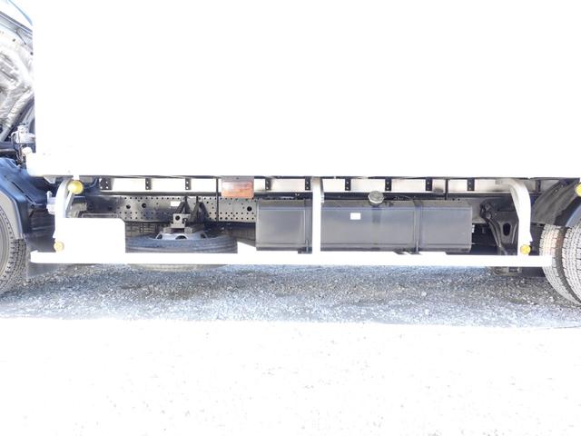 フォワード 　３２２番　後輪エアサス　格納パワーゲート１ｔ　ワイド　アルミバン　積載２８５０ｋｇ　ＥＴＣ　キーレス　左電動格納ミラー　バックカメラ　車検証サイズ８０１×２４７高３３２　荷台内寸６００×２３７高２３１（16枚目）