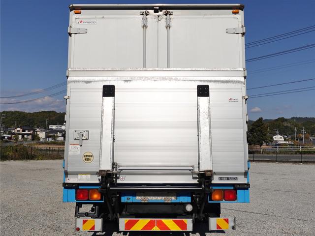 ファイター ３６８番　後輪エアサス　増トン　積載６．８ｔ　跳上パワーゲート１ｔ　ワイド　アルミウイングアルミウィング　キーレス　左電動格納ミラー　バックカメラ　ベット　車検証サイズ８４５×２４９高３５９　荷台内寸５９２×２４０高２３６（6枚目）