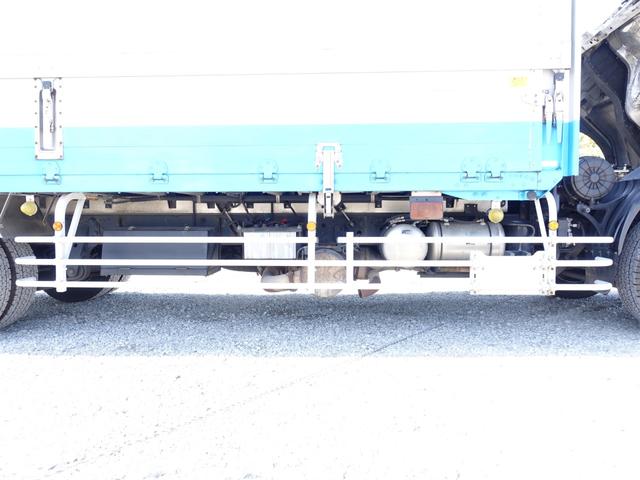 ファイター ３６８番　後輪エアサス　増トン　積載６．８ｔ　跳上パワーゲート１ｔ　ワイド　アルミウイングアルミウィング　キーレス　左電動格納ミラー　バックカメラ　ベット　車検証サイズ８４５×２４９高３５９　荷台内寸５９２×２４０高２３６（17枚目）