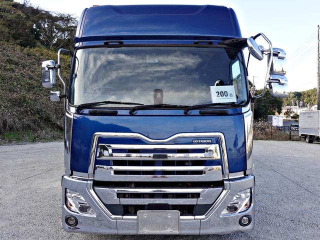 クオン ２００番　大型　アルミウイングアルミウィング　２デフ　積載１３．７ｔ　ＥＴＣ　キーレス　左電動格納ミラー　左右電動角度調整ミラー　バックカメラ　後輪エアサス　ベット　車検証サイズ１１９９×２４９高３７９　荷台内寸９６５×２４０高２６３（3枚目）