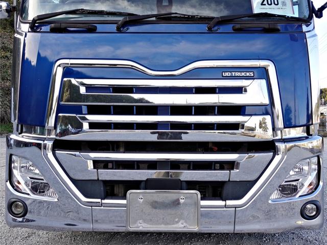 クオン ２００番　大型　アルミウイングアルミウィング　２デフ　積載１３．７ｔ　ＥＴＣ　キーレス　左電動格納ミラー　左右電動角度調整ミラー　バックカメラ　後輪エアサス　ベット　車検証サイズ１１９９×２４９高３７９　荷台内寸９６５×２４０高２６３（4枚目）