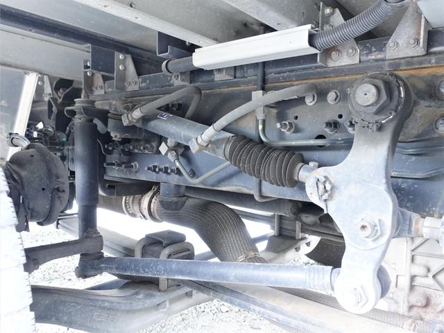 クオン ２００番　大型　アルミウイングアルミウィング　２デフ　積載１３．７ｔ　ＥＴＣ　キーレス　左電動格納ミラー　左右電動角度調整ミラー　バックカメラ　後輪エアサス　ベット　車検証サイズ１１９９×２４９高３７９　荷台内寸９６５×２４０高２６３（21枚目）