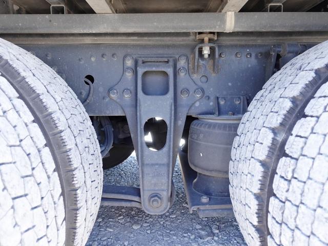 スーパーグレート ３４０番　大型　アルミウイングアルミウィング　積載１３．５ｔ　２デフ　ＥＴＣ　キーレス　左電動格納ミラー　バックカメラ　後輪エアサス　ベット　車検証サイズ１１９９×２４９高３７７　荷台内寸９６２×２４１高２６４（24枚目）