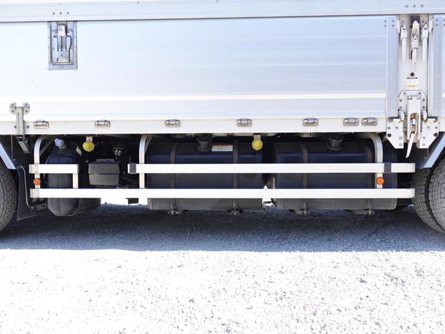 スーパーグレート ３４０番　大型　アルミウイングアルミウィング　積載１３．５ｔ　２デフ　ＥＴＣ　キーレス　左電動格納ミラー　バックカメラ　後輪エアサス　ベット　車検証サイズ１１９９×２４９高３７７　荷台内寸９６２×２４１高２６４（30枚目）
