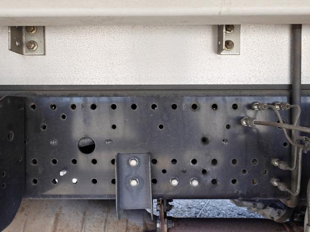 フォワード ４６６番　格納パワーゲート１ｔ　積載２７５０ｋｇ　ワイド　アルミウイングアルミウィング　ＥＴＣ　キーレス　左電動格納ミラー　左右電動角度調整ミラー　バックカメラ　車検証サイズ８３０×２４９高３５４　荷台内寸６２４×２４０高２４０（25枚目）