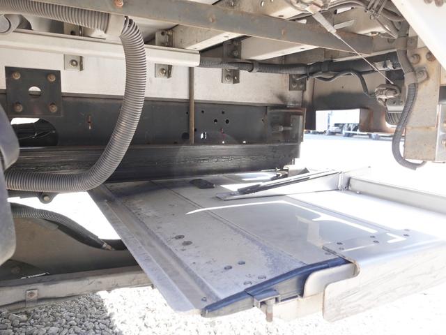 フォワード ４６６番　格納パワーゲート１ｔ　積載２７５０ｋｇ　ワイド　アルミウイングアルミウィング　ＥＴＣ　キーレス　左電動格納ミラー　左右電動角度調整ミラー　バックカメラ　車検証サイズ８３０×２４９高３５４　荷台内寸６２４×２４０高２４０（28枚目）