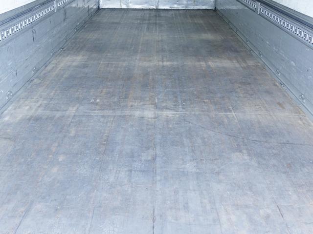 ファイター 　５４番　後輪エアサス　ワイド　アルミウイングアルミウィング　ＥＴＣ　キーレス　左電動格納ミラー　バックカメラ　ベット　車検証サイズ８５９×２４９高３４８　荷台内寸６２５×２４１高２４０（11枚目）