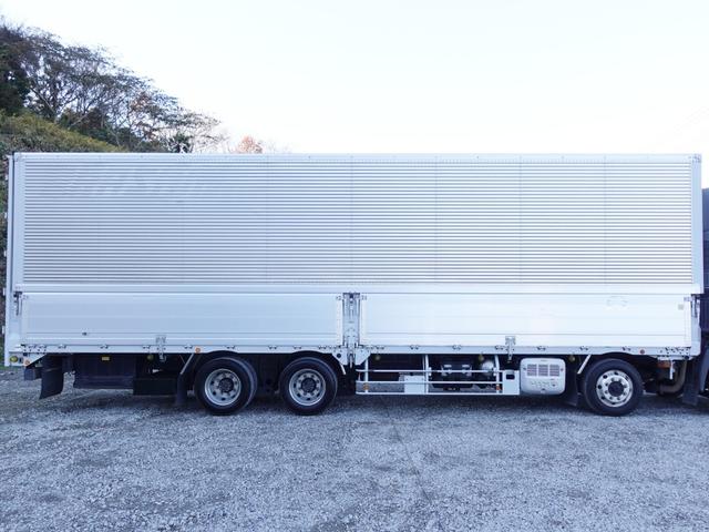 プロフィア ５４９番　積載１３．７ｔ　２デフ　大型　アルミウイングアルミウィング　左電動格納ミラー　左右電動角度調整ミラー　バックカメラ　集中ドアロック有り　後輪エアサス　ベット　車検証サイズ１１９８×２４９高３７９　荷台内寸９６７×２４０高２６６（9枚目）