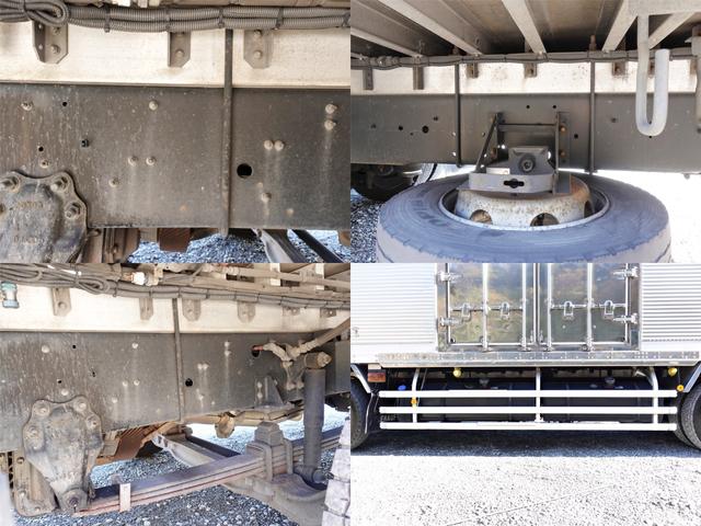 ギガ ４６１番　マニュアル７速　大型　積載１２．４ｔ　－３２度　低温　冷蔵冷凍　スタンバイ　２エバ　２デフ　左電動格納ミラー　集中ドアロック有り　後輪エアサス　ベット　車検証サイズ１１９７×２４９高３７９　荷台内寸９３６×２２７高２３９（24枚目）