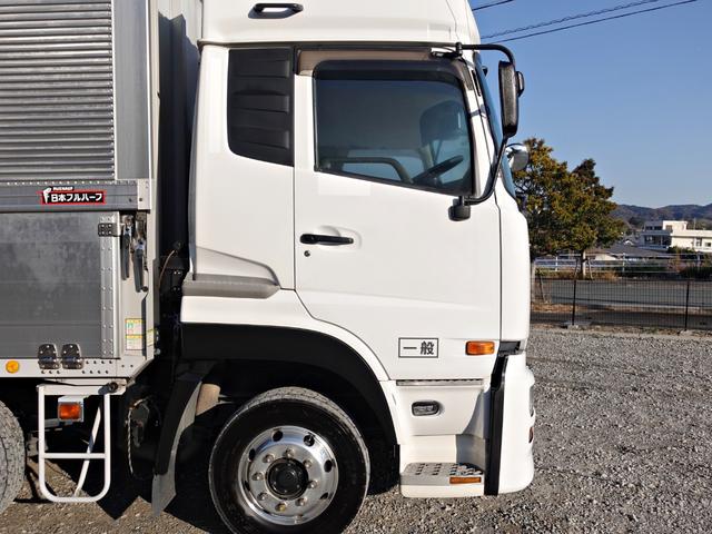 クオン 194番 マニュアルHL6速 積載13.6t アルミホイール 蝶番ステンレス 大型 アルミウイングアルミウィング キーレス 左電動格納ミラー 左右電動角度調整ミラー 後輪エアサス バックカメラ 車検証サイズ1199×249高378 荷台内寸965×241高265(11枚目)