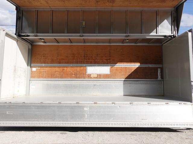 フォワード ２６６番　後輪エアサス　荷台床鉄板張り　積載２．６ｔ　ワイド　アルミウイングアルミウィング　ＥＴＣ　キーレス　バックカメラ　左右電動角度調整ミラー　ベット　車検証サイズ８６１×２４９高３４７　荷台内寸６２４×２４２高２３９（16枚目）