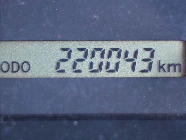 フォワード ２６６番　後輪エアサス　荷台床鉄板張り　積載２．６ｔ　ワイド　アルミウイングアルミウィング　ＥＴＣ　キーレス　バックカメラ　左右電動角度調整ミラー　ベット　車検証サイズ８６１×２４９高３４７　荷台内寸６２４×２４２高２３９（29枚目）