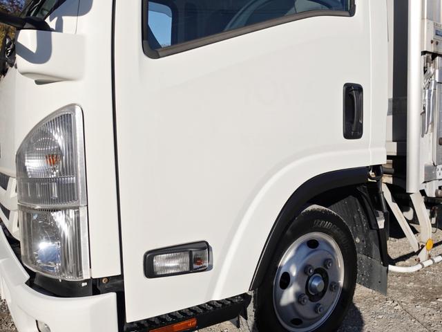 エルフトラック ２６１番　総重量４９４５ｋｇ　積載１．８ｔ　ハイキャブ　標準幅　セミロング　アルミウイングアルミウィング　ＥＴＣ　キーレス　左電動格納ミラー　バックカメラ　車検証サイズ５４９×１８９高２６８　荷台内寸３５３×１８０高１７２（13枚目）