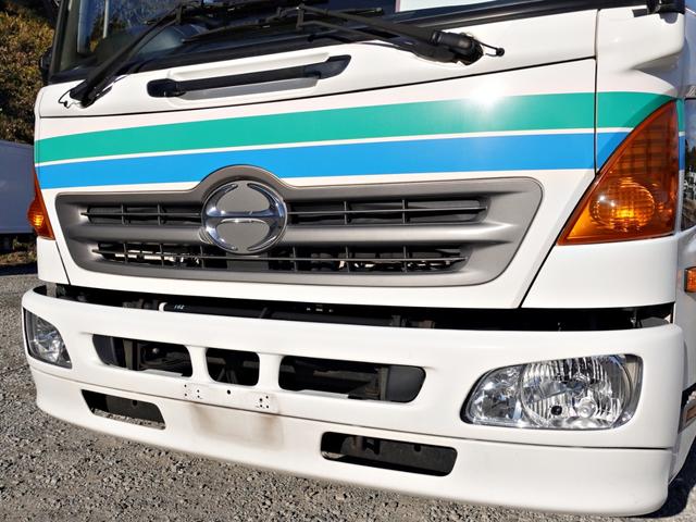 ヒノレンジャー ５３０番　後輪エアサス　ワイド　アルミバン　跳上パワーゲート１ｔ　積載２８５０ｋｇ　ＥＴＣ　左電動格納ミラー　バックカメラ　集中ドアロック有り　ベット　車検証サイズ８６４×２４９高３３０　荷台内寸６２９×２３９高２２７（4枚目）