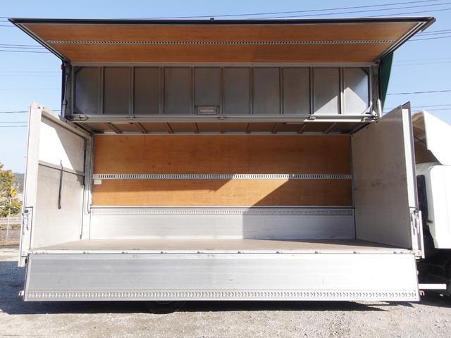 フォワード ５０８番　後輪エアサス　跳上パワーゲート１ｔ　ワイド　アルミウイングアルミウィング　積載２３５０ｋｇ　燃料合計３００Ｌ　ＥＴＣ　キーレス　左電動格納ミラー　バックカメラ　ベット　車検証サイズ８７５×２４９高３５８　荷台内寸６２３×２３９高２４１（8枚目）