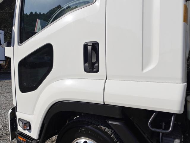 フォワード ５０８番　後輪エアサス　跳上パワーゲート１ｔ　ワイド　アルミウイングアルミウィング　積載２３５０ｋｇ　燃料合計３００Ｌ　ＥＴＣ　キーレス　左電動格納ミラー　バックカメラ　ベット　車検証サイズ８７５×２４９高３５８　荷台内寸６２３×２３９高２４１（14枚目）