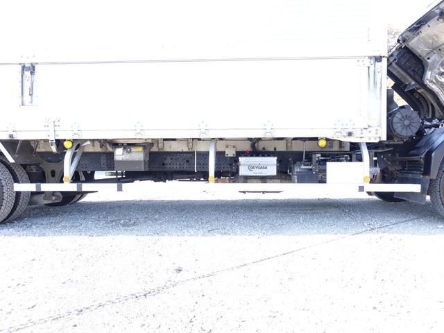 フォワード ５０８番　後輪エアサス　跳上パワーゲート１ｔ　ワイド　アルミウイングアルミウィング　積載２３５０ｋｇ　燃料合計３００Ｌ　ＥＴＣ　キーレス　左電動格納ミラー　バックカメラ　ベット　車検証サイズ８７５×２４９高３５８　荷台内寸６２３×２３９高２４１（20枚目）
