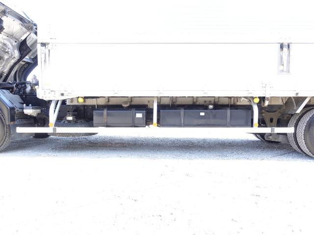 フォワード ５０８番　後輪エアサス　跳上パワーゲート１ｔ　ワイド　アルミウイングアルミウィング　積載２３５０ｋｇ　燃料合計３００Ｌ　ＥＴＣ　キーレス　左電動格納ミラー　バックカメラ　ベット　車検証サイズ８７５×２４９高３５８　荷台内寸６２３×２３９高２４１（22枚目）