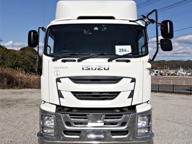 ギガ ２８４番マニュアル７速　積載１３．５ｔ　格納パワーゲート１ｔ　大型　アルミウイングアルミウィング　ＥＴＣ　左電動格納ミラー　バックカメラ　集中ドアロック有り　後輪エアサス　ベット　２デフ　車検証サイズ１１９４×２４９高３７８　荷台内寸９６１×２４０高２６５（3枚目）