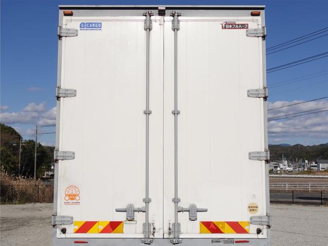 ギガ ２８４番マニュアル７速　積載１３．５ｔ　格納パワーゲート１ｔ　大型　アルミウイングアルミウィング　ＥＴＣ　左電動格納ミラー　バックカメラ　集中ドアロック有り　後輪エアサス　ベット　２デフ　車検証サイズ１１９４×２４９高３７８　荷台内寸９６１×２４０高２６５（10枚目）