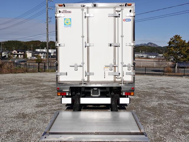 キャンター 　１６６番　跳上パワーゲート１ｔ　冷蔵冷凍　－５度　ワイドロング　積載２ｔ　総重量５７２５ｋｇ　キーレス　バックカメラ　車検証サイズ６３６×２１５高３０３　荷台内寸４１９×１９９高１９８（16枚目）