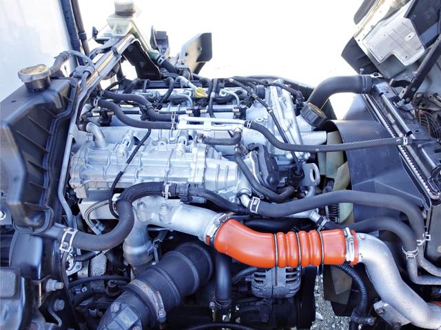 キャンター 　１６６番　跳上パワーゲート１ｔ　冷蔵冷凍　－５度　ワイドロング　積載２ｔ　総重量５７２５ｋｇ　キーレス　バックカメラ　車検証サイズ６３６×２１５高３０３　荷台内寸４１９×１９９高１９８（18枚目）