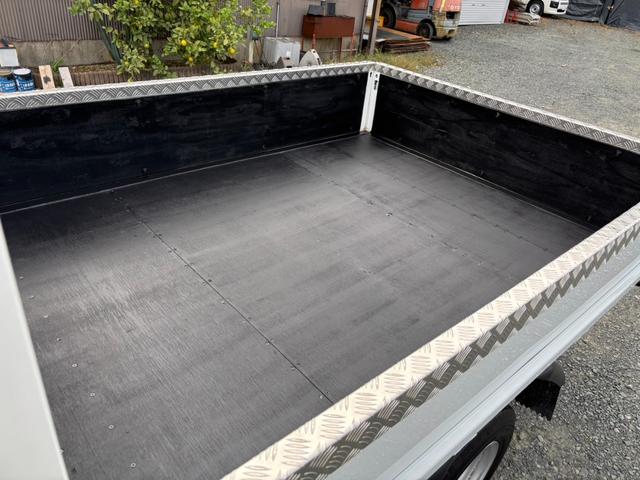 キャンター Wキャブ 低床 積載量1700kg 荷台内寸211×161cm 自社カスタム メッキパーツ 外装再塗装済み(8枚目)