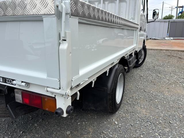 キャンター Wキャブ 低床 積載量1700kg 荷台内寸211×161cm 自社カスタム メッキパーツ 外装再塗装済み(10枚目)