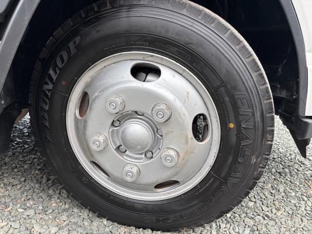 キャンター Wキャブ 低床 積載量1700kg 荷台内寸211×161cm 自社カスタム メッキパーツ 外装再塗装済み(16枚目)