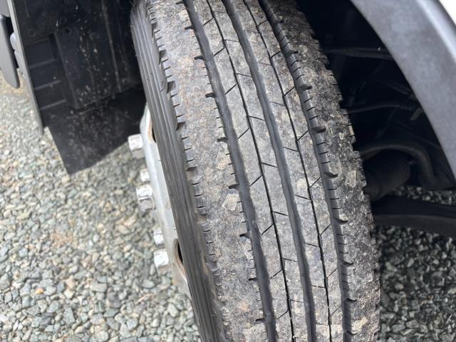 キャンター Wキャブ 低床 積載量1700kg 荷台内寸211×161cm 自社カスタム メッキパーツ 外装再塗装済み(18枚目)