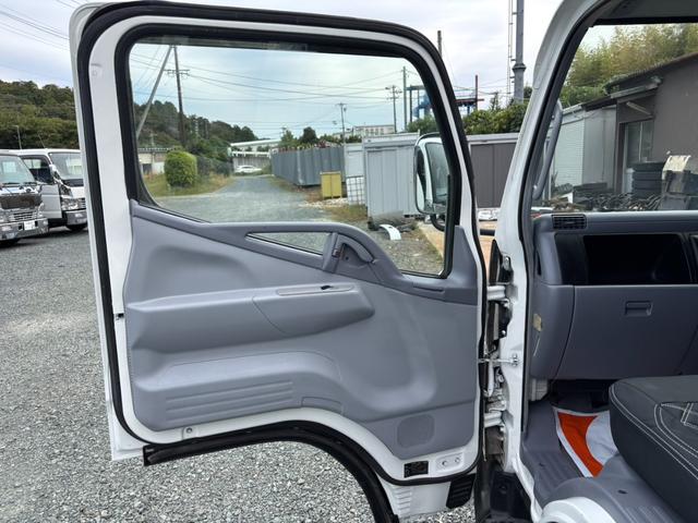 キャンター Wキャブ 低床 積載量1700kg 荷台内寸211×161cm 自社カスタム メッキパーツ 外装再塗装済み(36枚目)