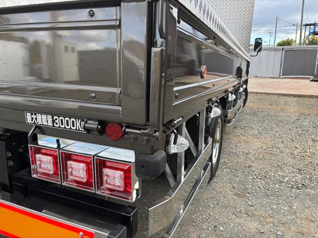 エルフトラック カスタム 3.0ディーゼルターボ ワイドロング 積載量3t 荷台内寸435cm×206cm 自社カスタム 荷台床板張替え済み(12枚目)