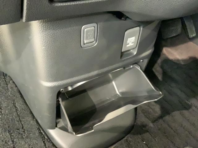 N-BOXカスタム G・Lターボホンダセンシング 2年保証ナビフルセグRカメラDVD 両自動ドア 地デジフルセグTV タ-ボ レーダーブレーキサポート ETC付 TVナビ カーテンエアバッグ パワーウインドウ 1オーナー車 リアカメラ 整備記録簿(28枚目)