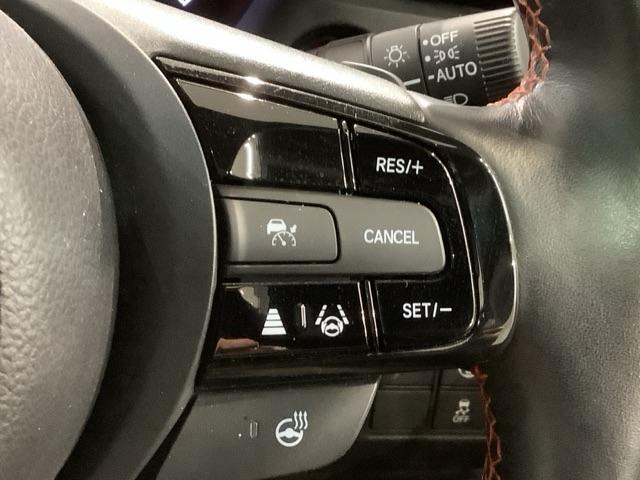 ヴェゼル ｅ：ＨＥＶＰＬａＹ　ＨＳＥＮＳＩＮＧ　２ト－ン　サンル－フ　最長５年保証　純正ナビ　ＴＶ　Ｒカメラ　ＢＴオ－ディオ　ドラレコＥＴＣ　ＬＥＤライト　ＶＳＡ　シ－トヒ－タ－　クルコン　アルミ　スマ－トキ－　スペアキ－ＡＡＣ（10枚目）