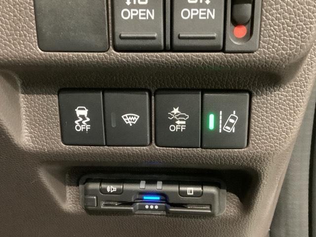 フリードハイブリッド ハイブリッド・Ｇ　Ｈ　ＳＥＮＳＩＮＧ　最長５年保証　ワンオーナー　Ｒカメラ　ＢＴオ－ディオ　ＥＴＣ　ＬＥＤライト　両側電動ドアＶＳＡ　シ－トヒ－タ－　クルコン　スマ－トキ－　スペアキ－　盗難防止装置　整備記録簿　ＡＡＣ（13枚目）