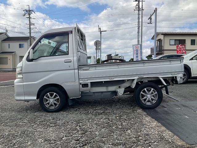 ハイゼットトラック 　エクストラ　４ＷＤ　４輪駆動　５速マニュアル　ＭＴ　ナビ　社外アルミホイール　エアコン　パワーウィンドウ　スーパーデフロック　集中ドアロック　ＥＸＴ　Ｂｌｕｅｔｏｏｔｈ　スペアキー　純正ゴムマット（14枚目）