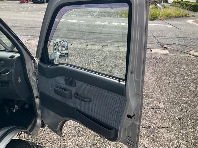 ハイゼットトラック 　エクストラ　４ＷＤ　４輪駆動　５速マニュアル　ＭＴ　ナビ　社外アルミホイール　エアコン　パワーウィンドウ　スーパーデフロック　集中ドアロック　ＥＸＴ　Ｂｌｕｅｔｏｏｔｈ　スペアキー　純正ゴムマット（32枚目）