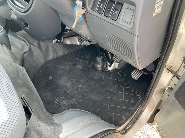 ハイゼットトラック 　エクストラ　４ＷＤ　４輪駆動　５速マニュアル　ＭＴ　ナビ　社外アルミホイール　エアコン　パワーウィンドウ　スーパーデフロック　集中ドアロック　ＥＸＴ　Ｂｌｕｅｔｏｏｔｈ　スペアキー　純正ゴムマット（45枚目）